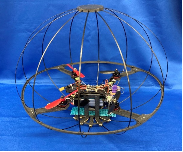狭い空間で飛行可能なガード付きドローンの開発