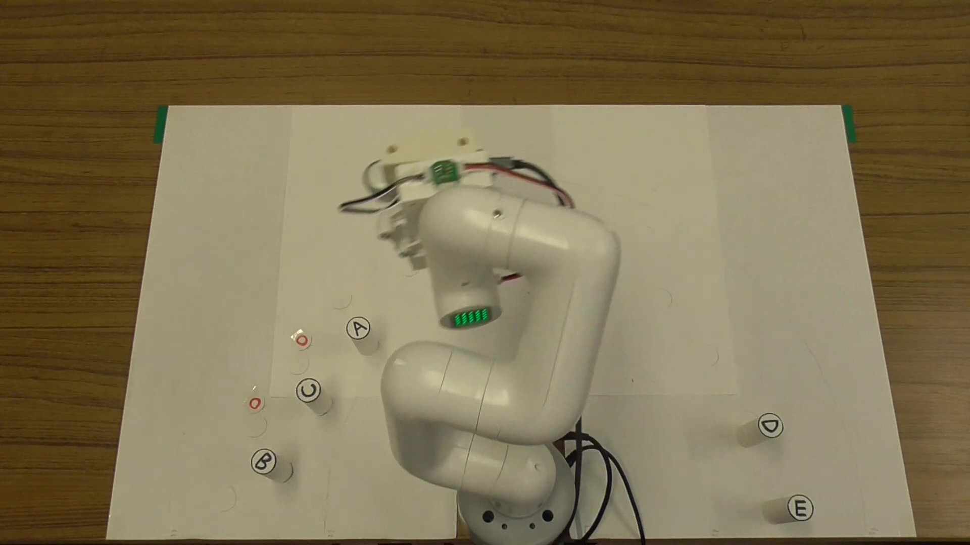 最適な動作手順で品物を並び替えるAIを搭載したロボット・アーム